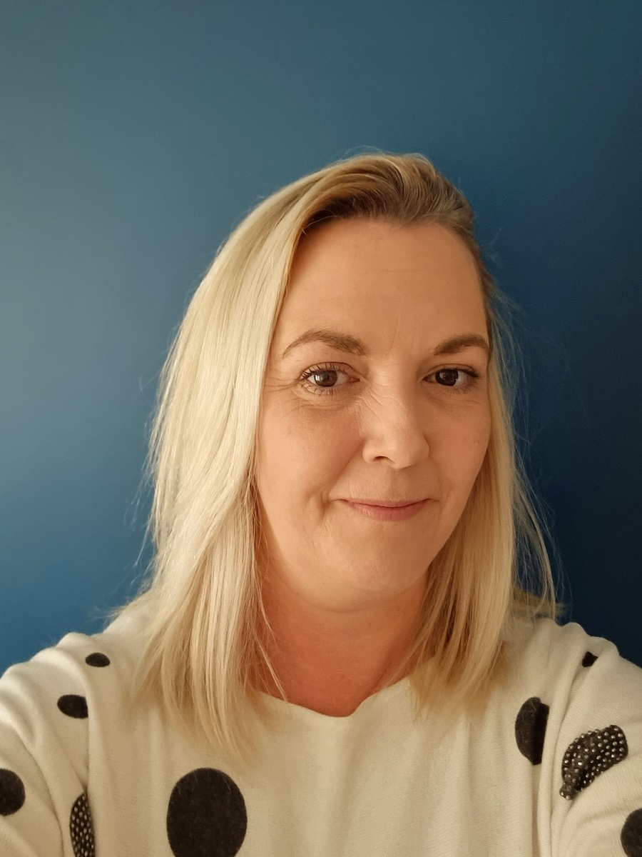 Caroline professional portrait